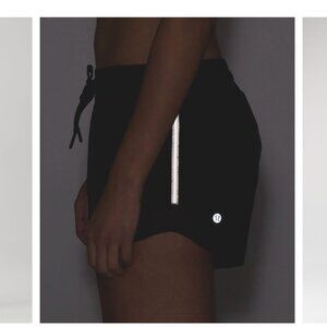 Lululemon Hotty Hot Short (Long 4") Black 6 shorts athletic lined